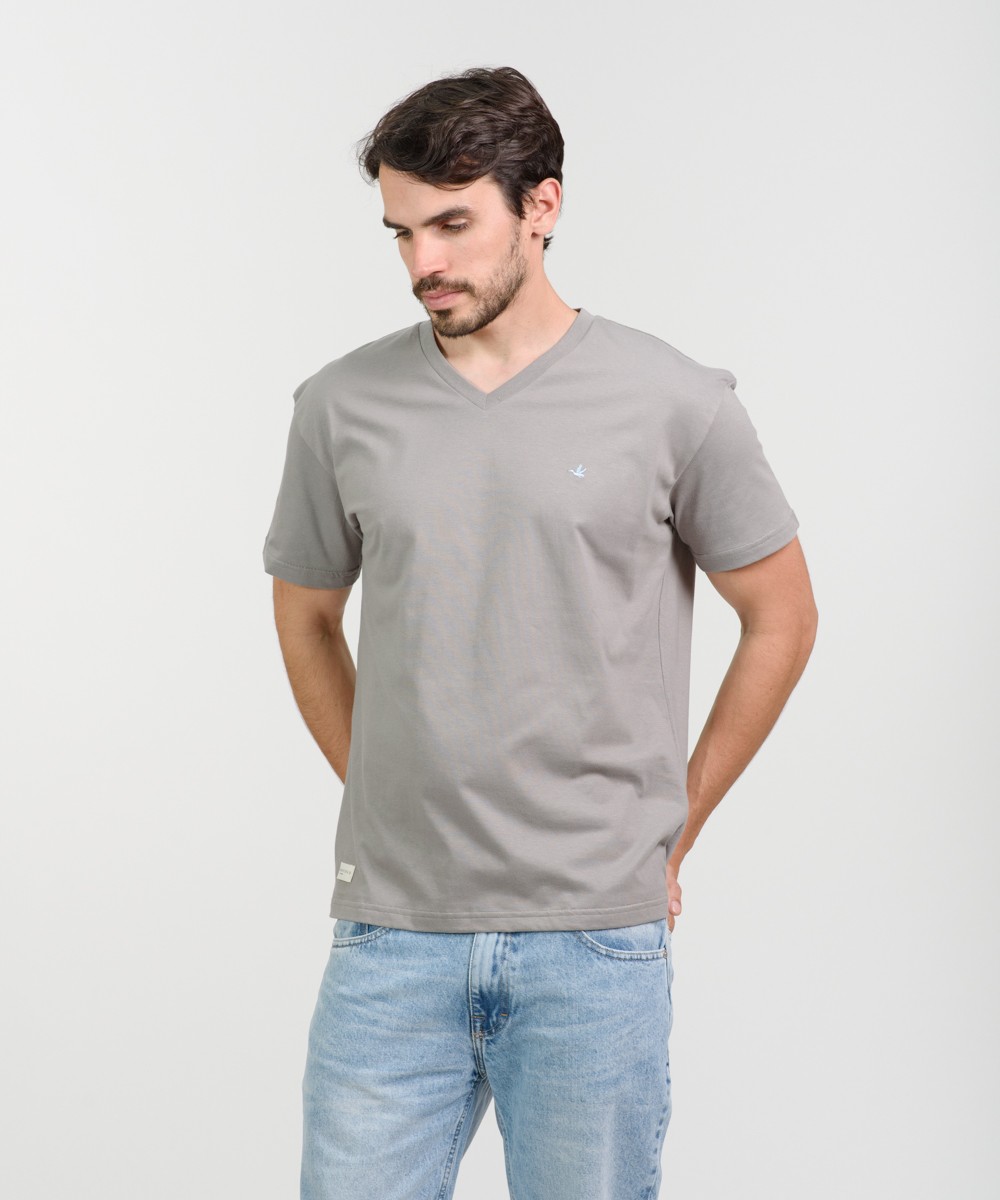 Remera Logo V Relax Fit