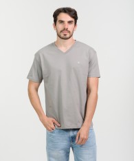 Remera Logo V Relax Fit