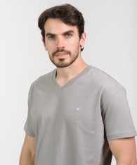 Remera Logo V Relax Fit