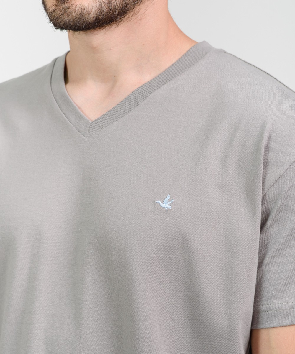 Remera Logo V Relax Fit