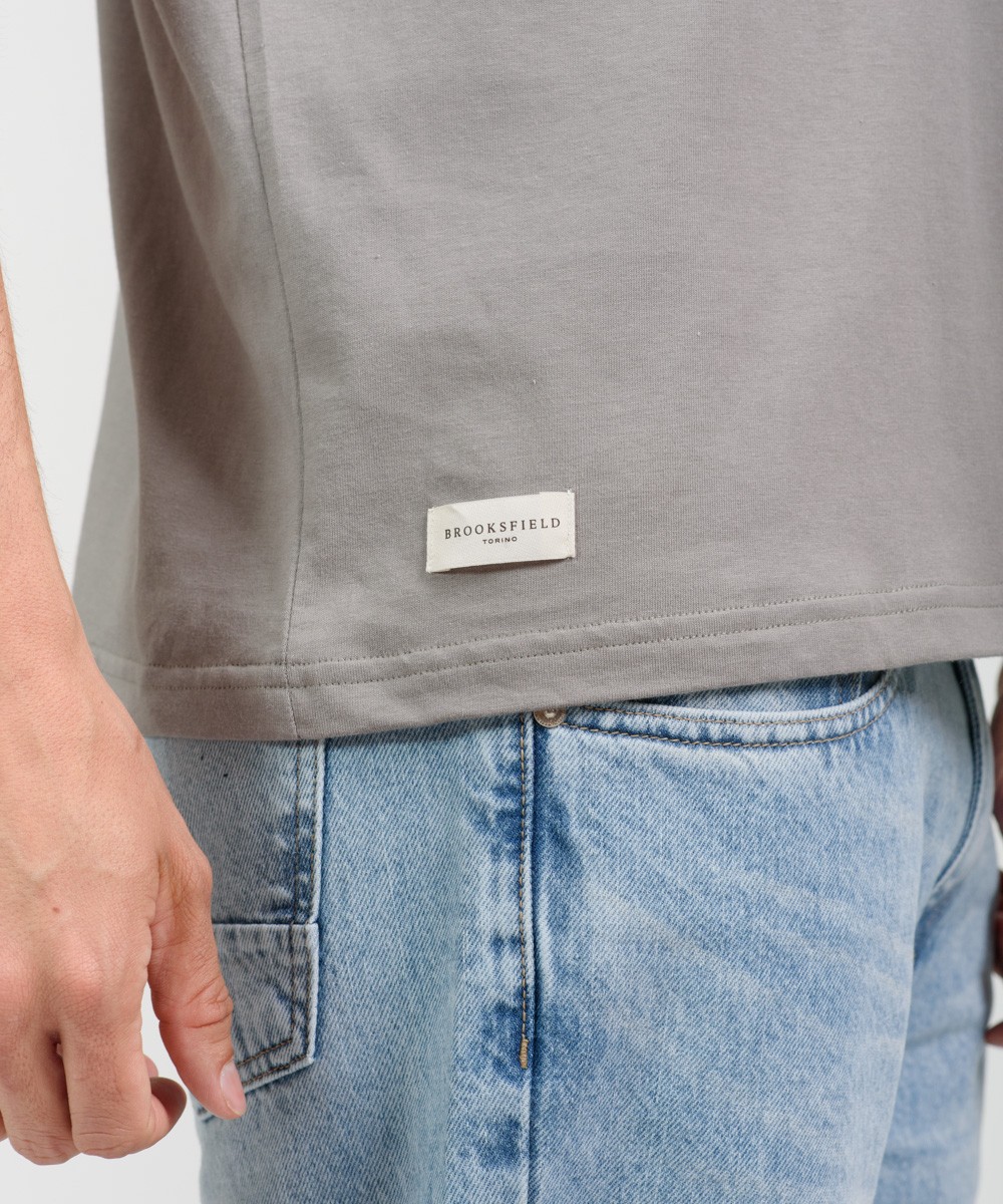 Remera Logo V Relax Fit