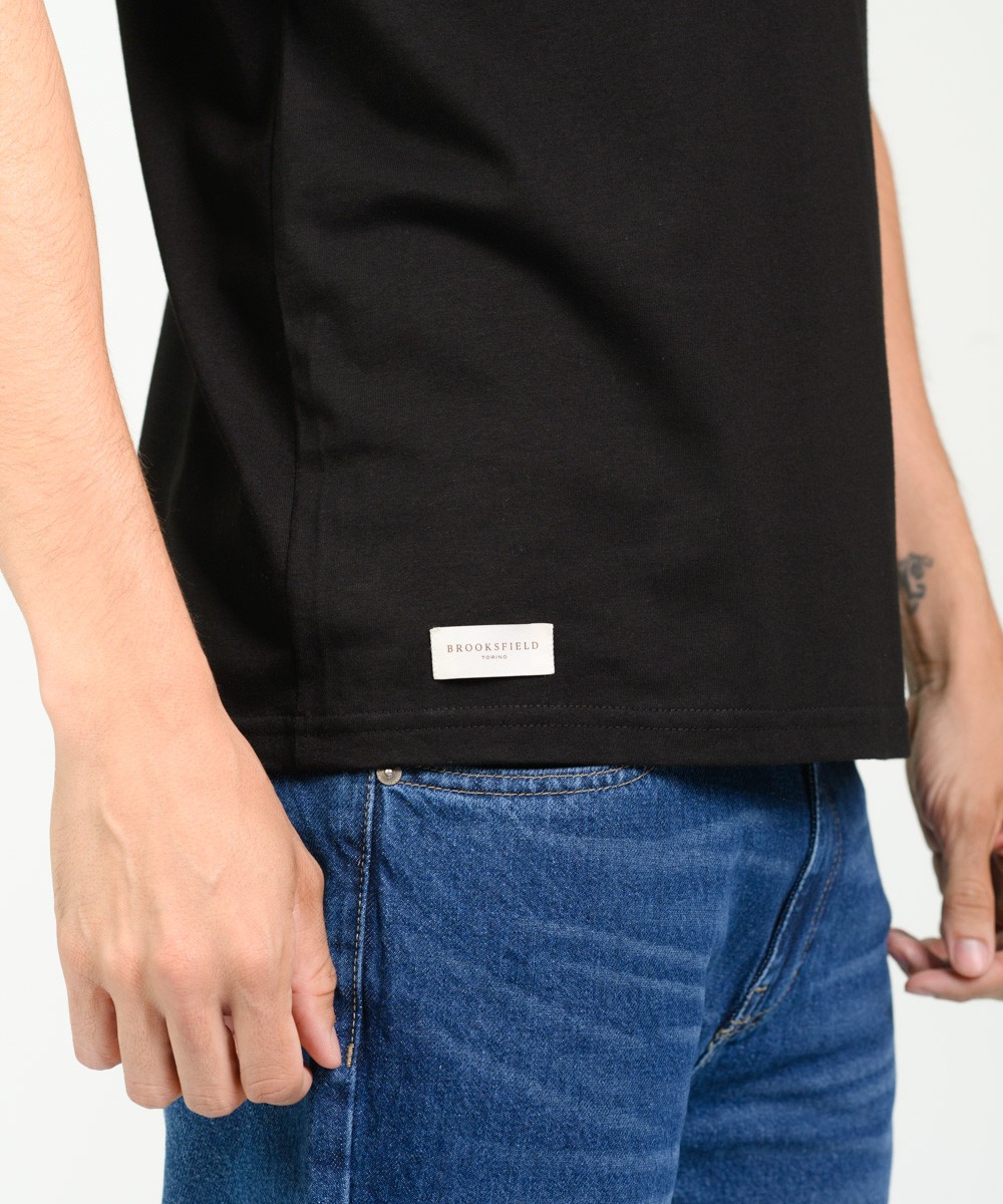 Remera Logo V Embroidery