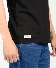 Remera Logo V Embroidery