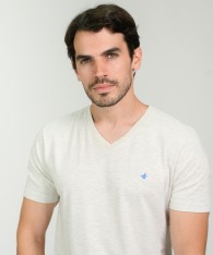 Remera Logo V Embroidery