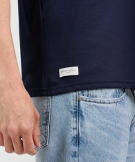 Remera Logo V Relax Fit