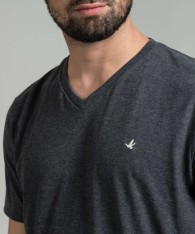 Remera Logo V Embroidery